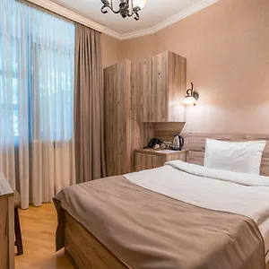 Отель Imperial House