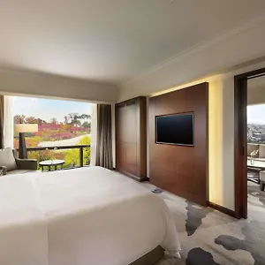 Millennium Hilton Отель